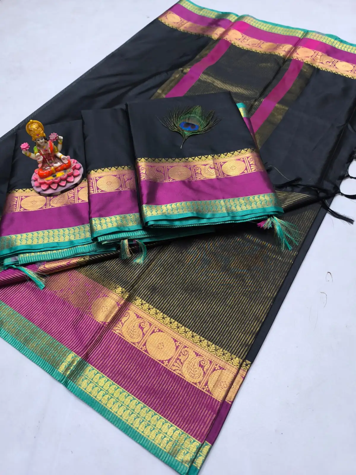 Black Paisley Rich Border Katan Banarasi Soft Silk Saree